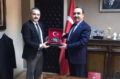 Belediye Başkanımız Av. Müjdat Karaca; Tarım ve Orman Bakanlığı Bakan Yardımcısı Sn. Akif ÖZKALDI beyefendiyi makamında ziyaret etti.